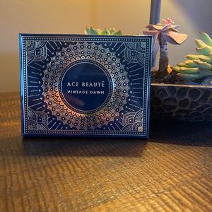 Ace Beautē “Vintage Dawn” Palette
